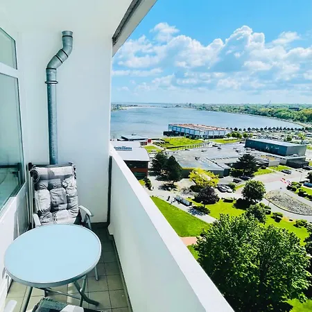Derzeit Beliebt - Phaenomenaler Ausblick Auf Binnen- Und Ostsee Heiligenhafen Exterior photo